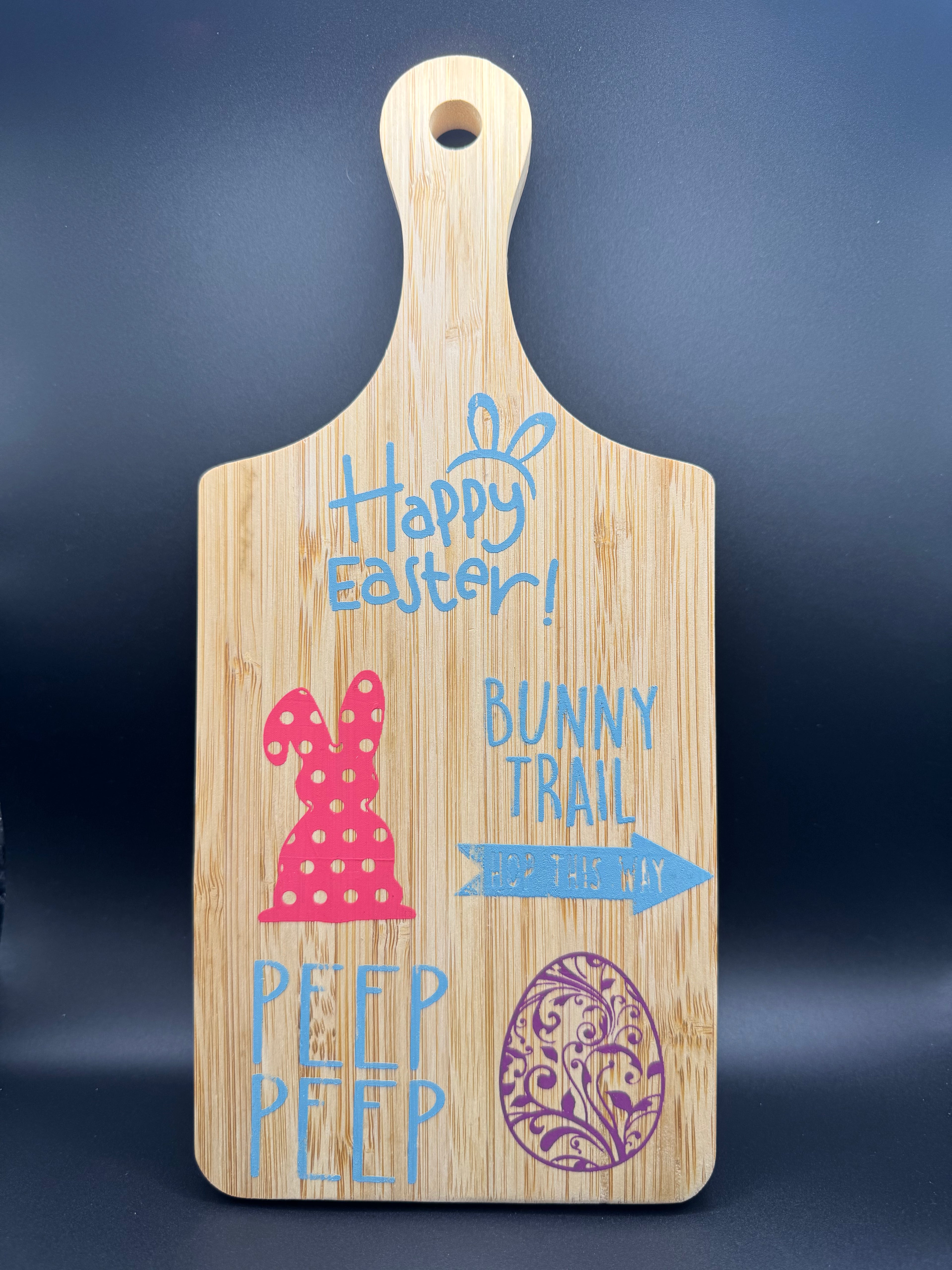 Small cutting board with Easter theme